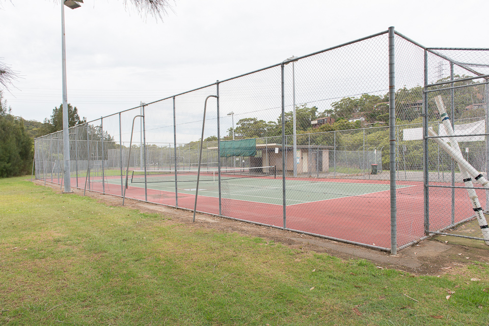Hard court tennis courts