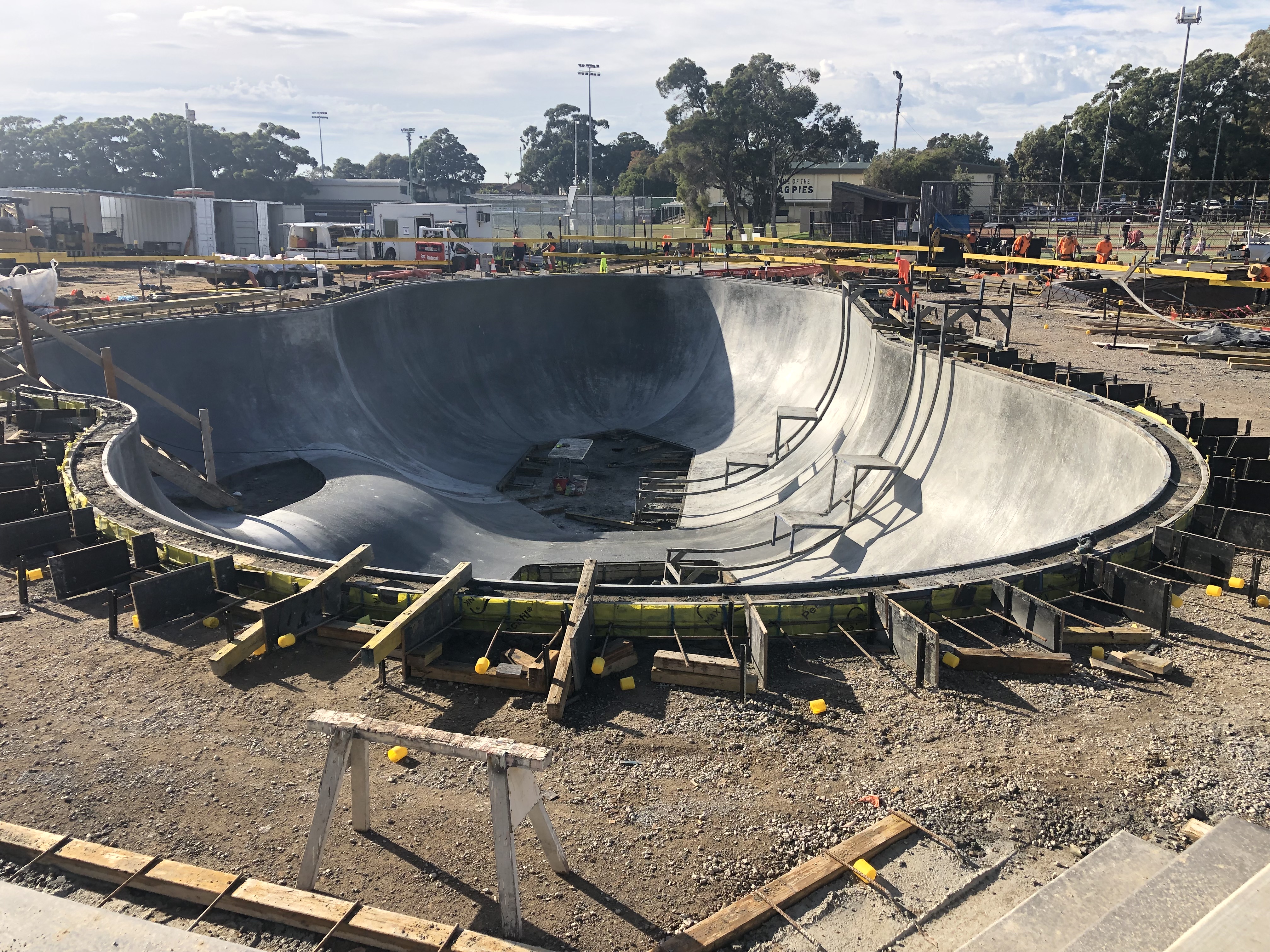 Skate bowl - new concrete shaping